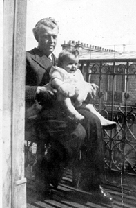 Avec Papa au balcon (photo Fran�ois Drujon-Zito)