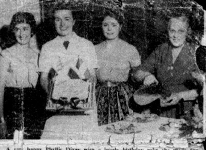 Le g�teau : Marie-Th�r�se, Phillis Dixey, Annie, Marjorie Merritt